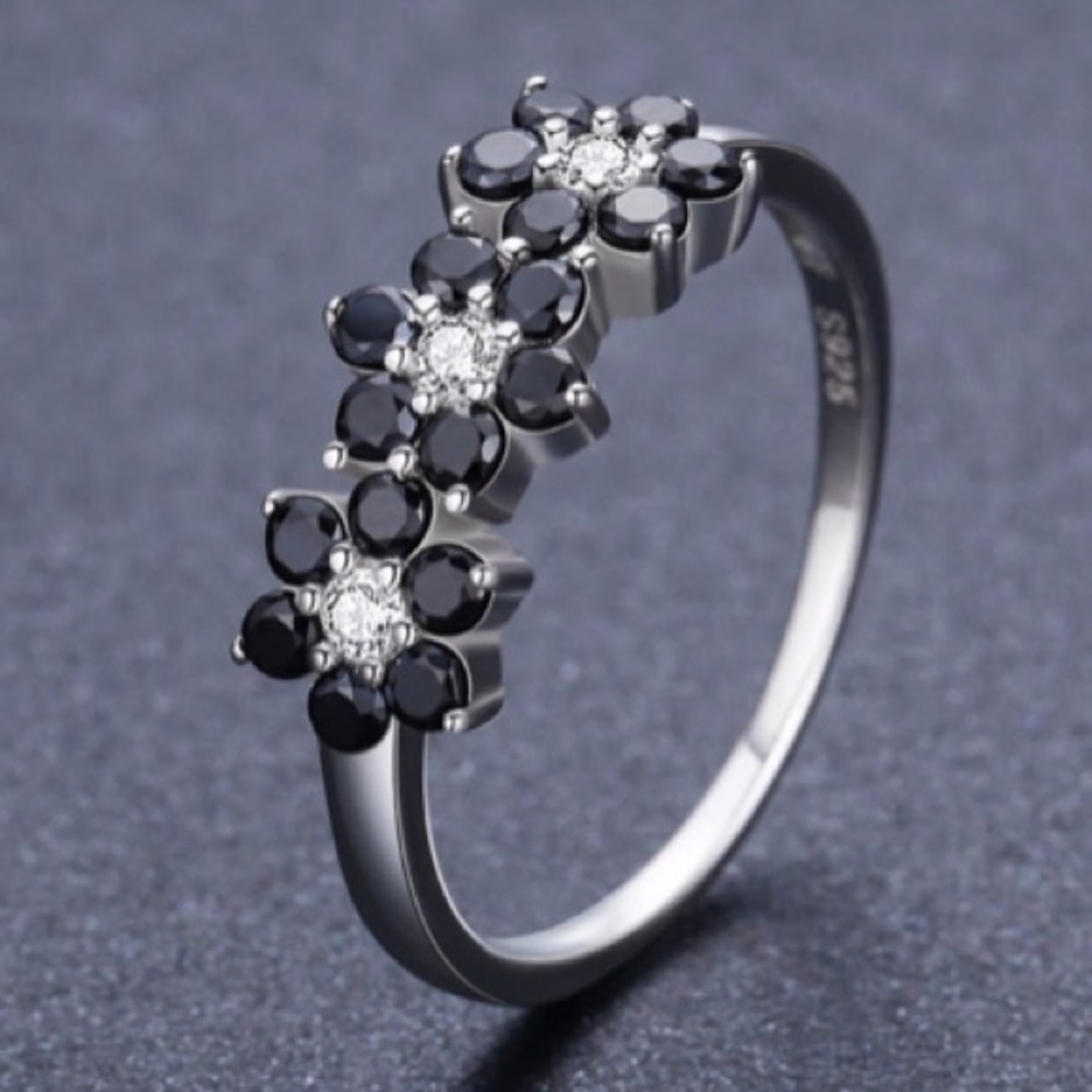 🌸 NEW Black Spinel Sterling Silver Flower Ring 🌸 - Picture 5 of 5